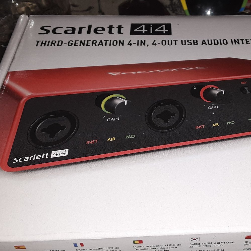 focusrite Scarlett  4i4